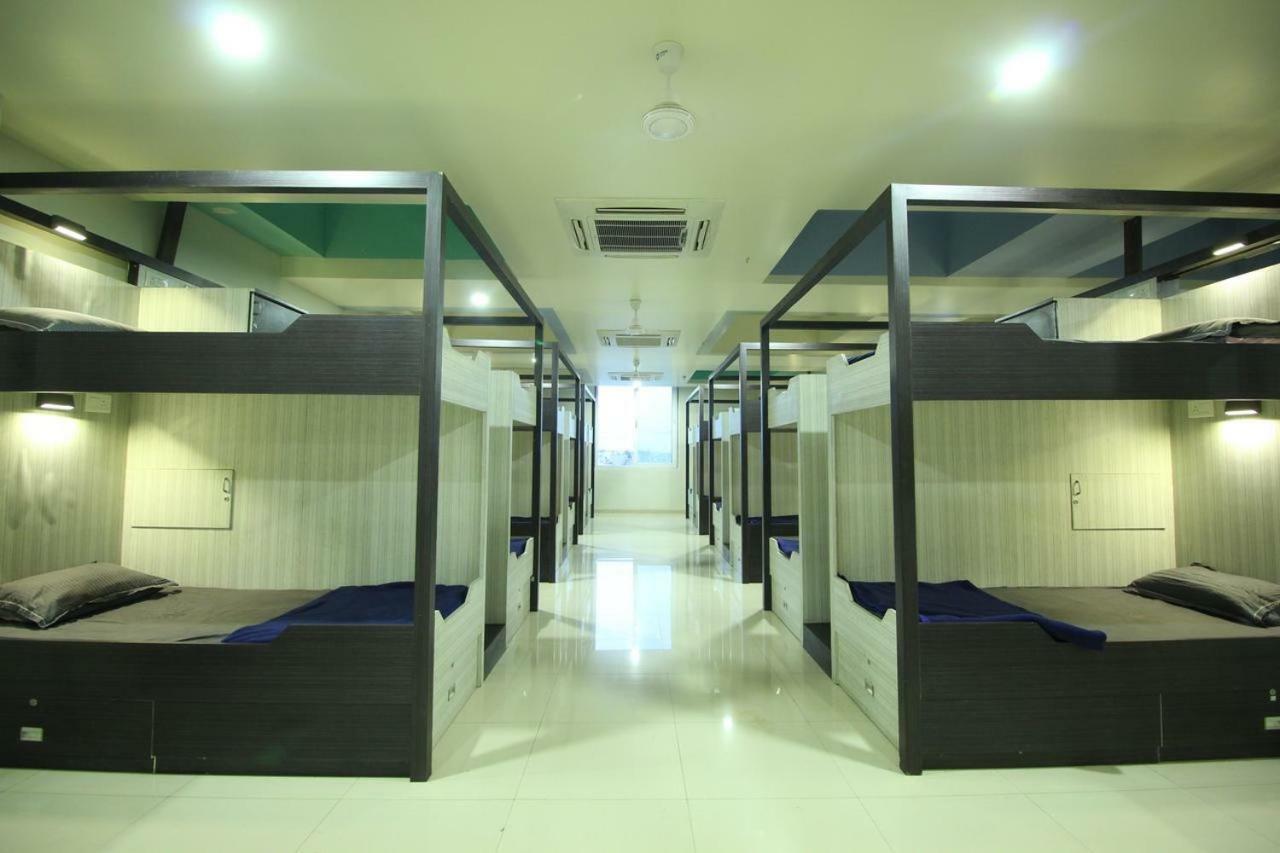 In & Out Dormitory Ahmadábád Kültér fotó